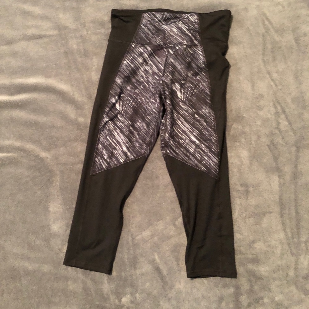 Champion crop workout legging. Size M